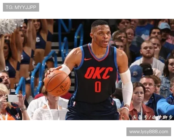 安德森穿母亲球衣亮相 森林球迷送温暖